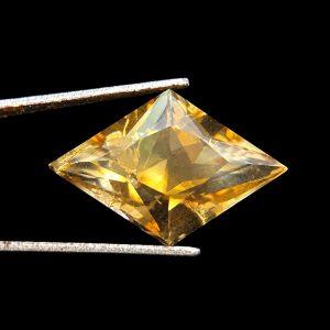 4.85 ct COLOR CHANGE PETALITE  -  MYANMAR