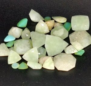 LOT 108.50 ct PREHNITE  -  MALI