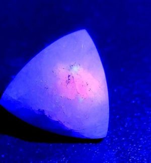 3.55 ct TUGTUPITE  -  GREENLAND