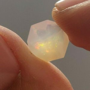 2.60 ct SPECTACULAR CONTRA LUZ WELO OPAL   -  ETHIOPIA