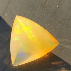 3.30 ct SPECTACULAR CONTRA LUZ WELO OPAL  -  ETHIOPIA