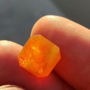 3.55 ct SPECTACULAR CONTRA LUZ WELO OPAL  -  ETHIOPIA