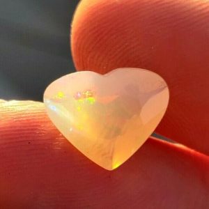 2.70 ct SPECTACULAR CONTRA LUZ WELO OPAL  -  ETHIOPIA