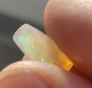 1.85 ct SPECTACULAR CONTRA LUZ WELO OPAL  -  ETHIOPIA