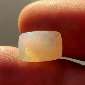 3.75 ct SPECTACULAR CONTRA LUZ WELO OPAL  -  ETHIOPIA