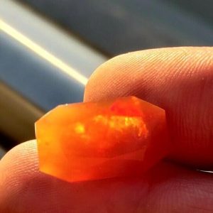 9.15 ct SPECTACULAR CONTRA LUZ WELO OPAL  -  ETHIOPIA