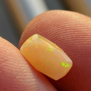 0.80 ct SPECTACULAR CONTRA LUZ WELO OPAL  -  ETHIOPIA