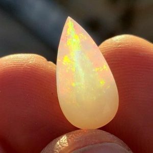 3.60 ct SPECTACULAR CONTRA LUZ WELO OPAL  -  ETHIOPIA