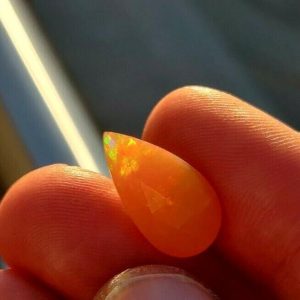 5.25 ct SPECTACULAR CONTRA LUZ WELO OPAL  - ETHIOPIA