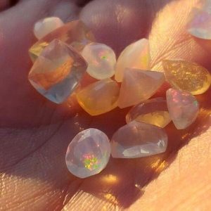 13.10 ct SPECTACULAR CONTRA LUZ WELO OPAL  -  ETHIOPIA