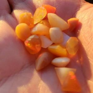 22.00 ct SPECTACULAR CONTRA LUZ WELO OPAL  -  ETHIOPIA