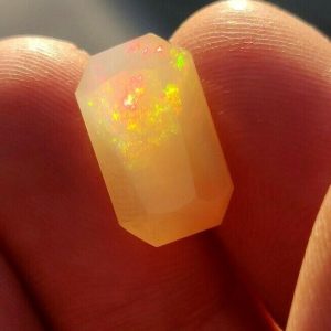 5.70 ct SPECTACULAR CONTRA LUZ WELO OPAL -  ETHIOPIA