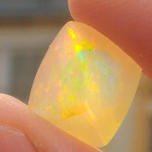6.80 ct SPECTACULAR CONTRA LUZ WELO OPAL  -  ETHIOPIA