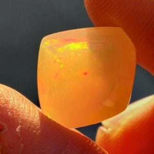 6.90 ct SPECTACULAR CONTRA LUZ WELO OPAL  -  ETHIOPIA