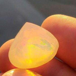16.00 ct SPECTACULAR CONTRA LUZ WELO OPAL  -  ETHIOPIA
