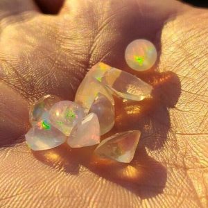 9.25 ct SPECTACULAR CONTRA LUZ WELO OPAL  -  ETHIOPIA