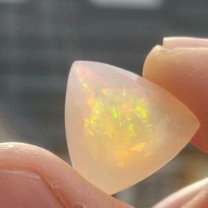 10.65 ct SPECTACULAR CONTRA LUZ WELO OPAL  -  ETHIOPIA