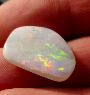 7.55 ct MULTICOLOR DOUBLE SIDE SOLID JELLY OPAL  -  AUSTRALIA