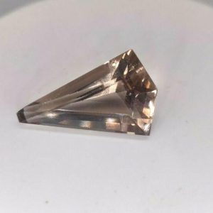 13.65 ct COLOR CHANGE PETALITE  -  MYANMAR