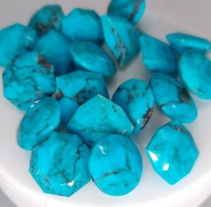 GREAT VALUE LOT 157 cts 19 pc TURQUOISE  -  USA