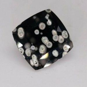 6.35 ct OBSIDIAN w. ULVOSPINEL  -  ITALY