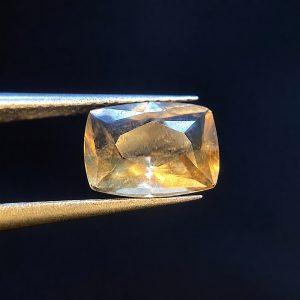 0.95 ct ZIRCON  -  PAKISTAN