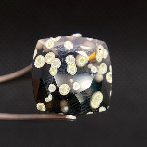 6.35 ct OBSIDIAN w. ULVOSPINEL  -  ITALY