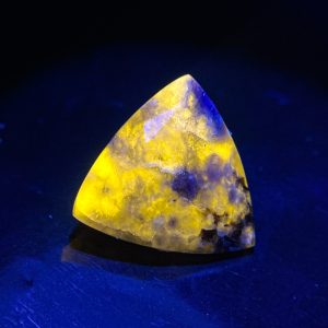 5.95 ct SCAPOLITE  UV COLORCHANGE  -  AFGHANISTAN