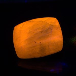 11.65 ct Hauyn - Monstersize - Extreme UV Colorchange - Afghanistan