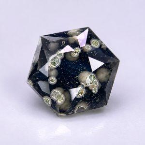 3.75 ct ULVOSPINEL IN BLACK OBSIDIAN - MADAGASCAR
