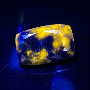 7.30 ct SCAPOLITE UV COLORCHANGE  -  PAKISTAN