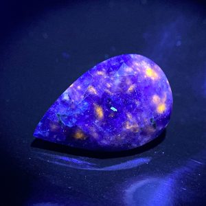 6.56 ct SCAPOLITE UV COLORCHANGE - PAKISTAN