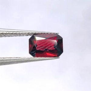 1.05 ct RHODOLITE GARNET  -  BRAZIL