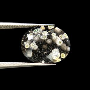 5.98 ct OBSIDIAN WITH ULVOSPINEL - ITALY